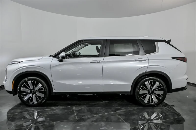 2026 Mitsubishi Outlander - Image 6 of 21