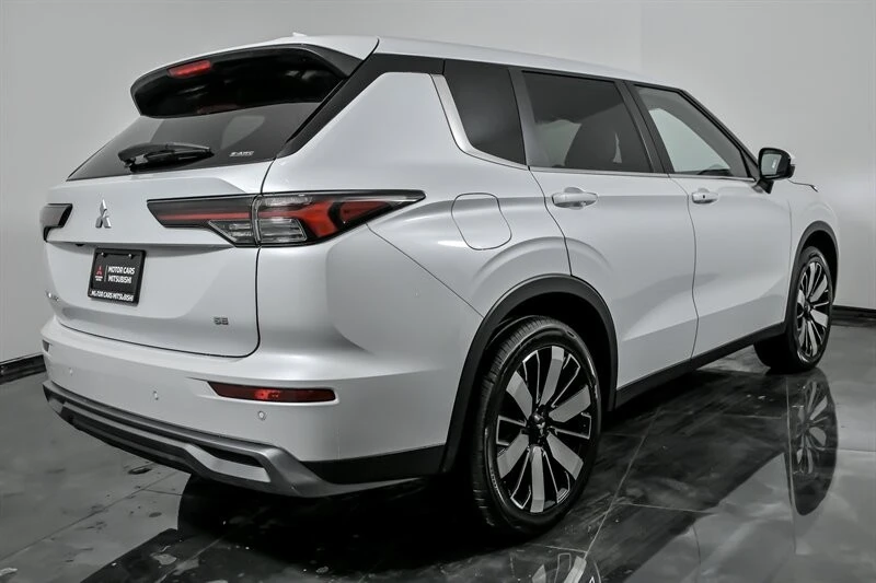 2026 Mitsubishi Outlander - Image 8 of 21