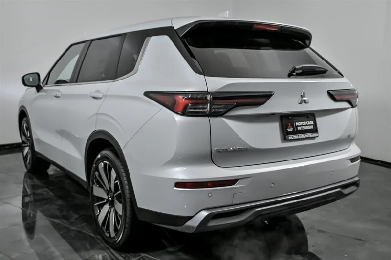 2026 Mitsubishi Outlander - Image 7 of 21