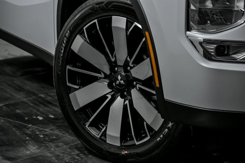 2026 Mitsubishi Outlander - Image 3 of 21