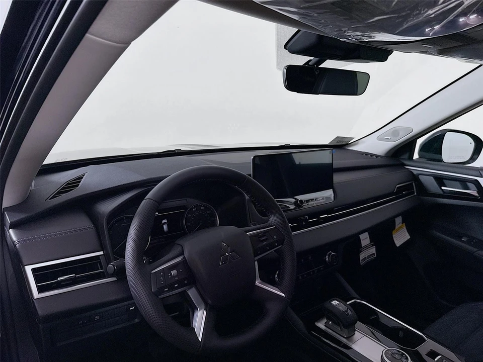 2026 Mitsubishi Outlander - Image 9 of 21