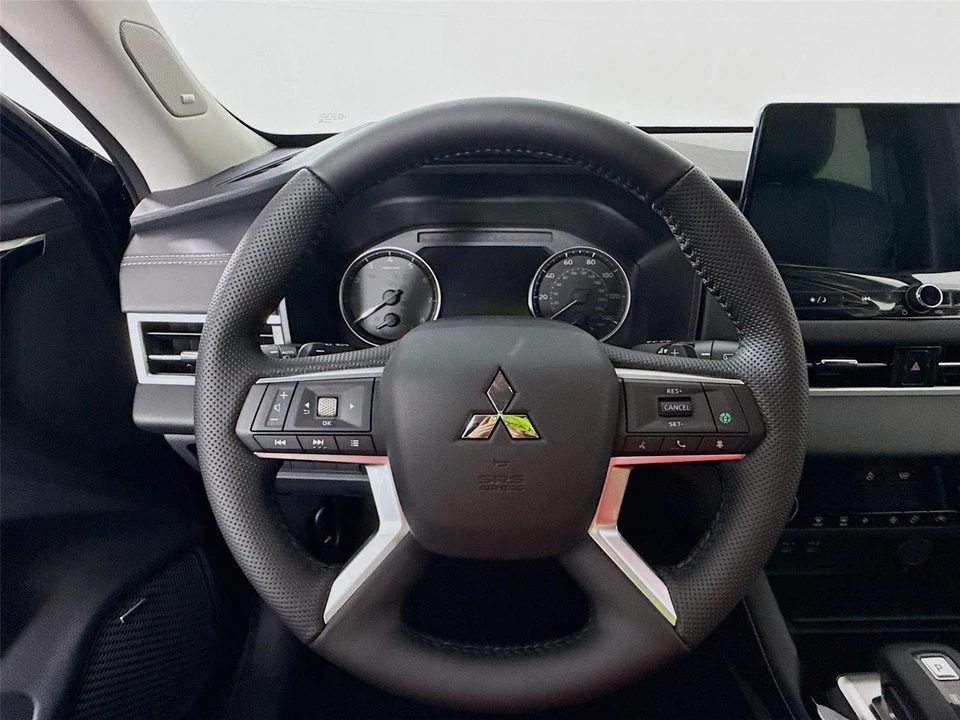 2026 Mitsubishi Outlander - Image 11 of 21
