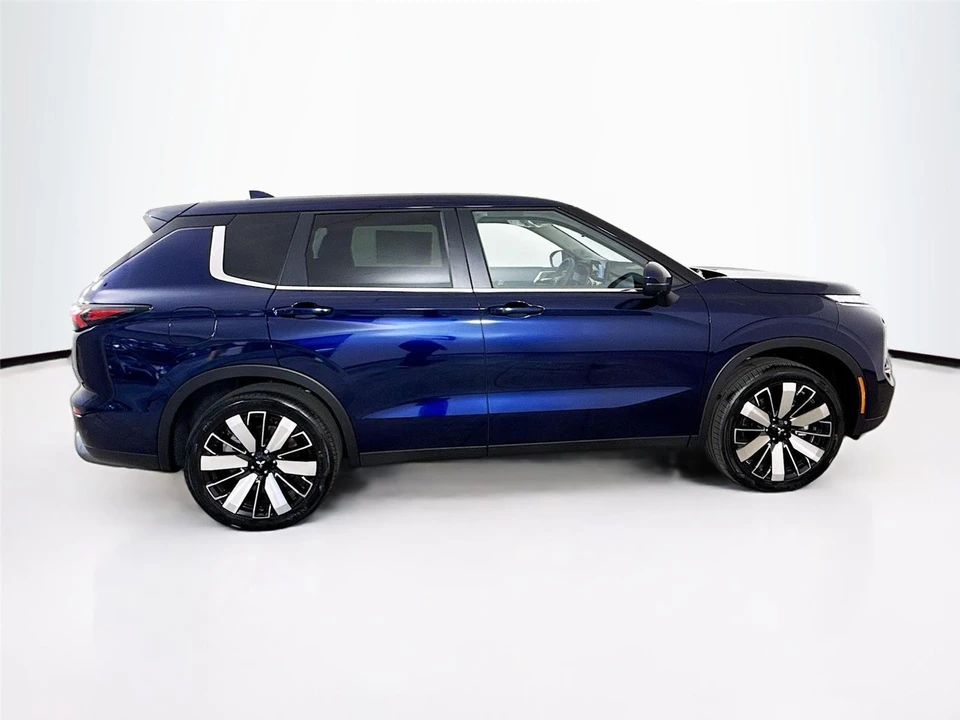 2026 Mitsubishi Outlander - Image 8 of 21
