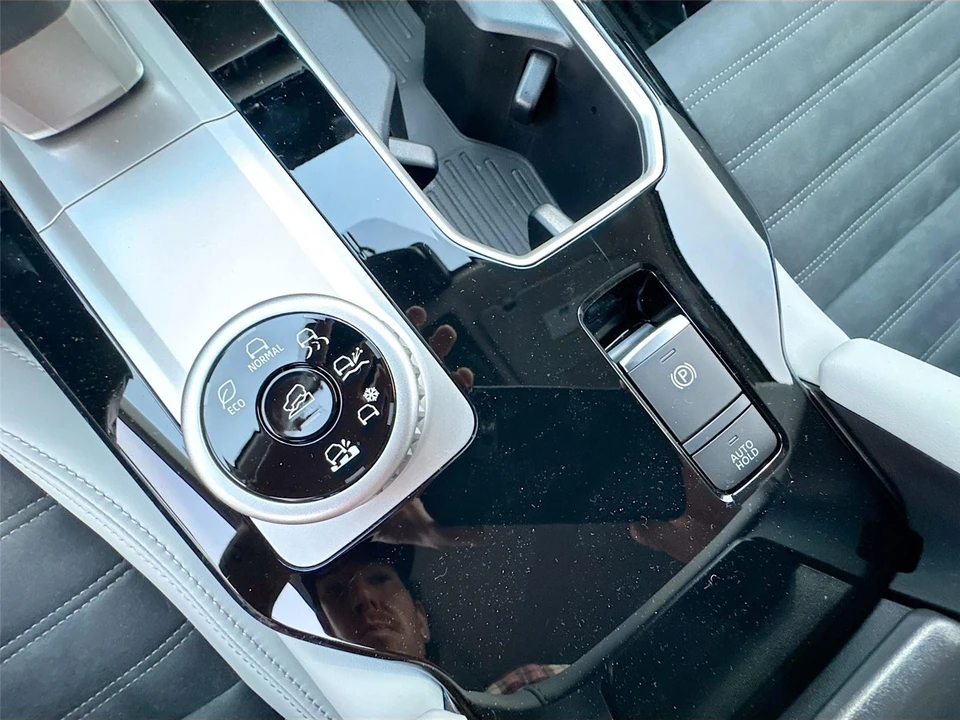 2026 Mitsubishi Outlander - Image 17 of 21