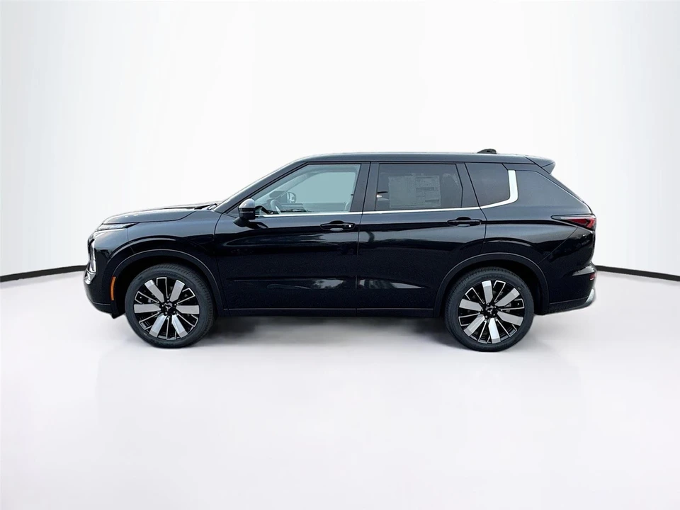 2026 Mitsubishi Outlander - Image 4 of 21