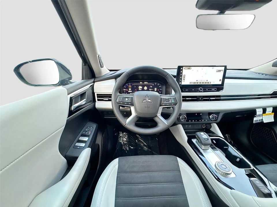 2026 Mitsubishi Outlander - Image 8 of 21