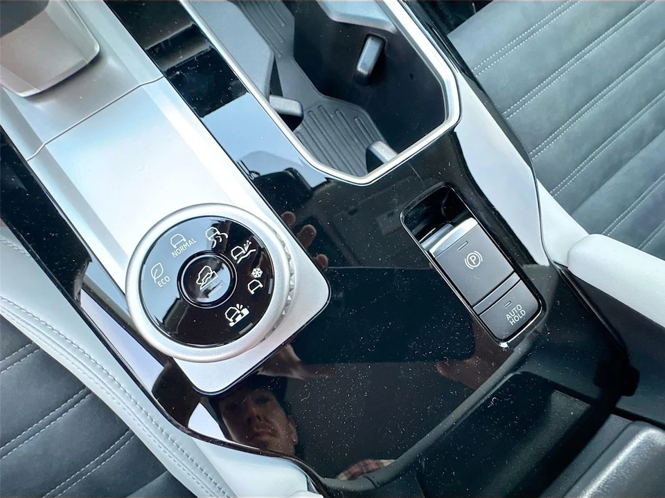 2026 Mitsubishi Outlander - Image 17 of 21