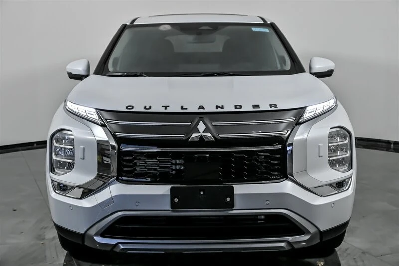 2026 Mitsubishi Outlander - Image 4 of 21