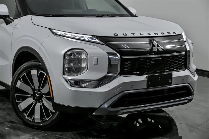 2026 Mitsubishi Outlander - Image 2 of 21