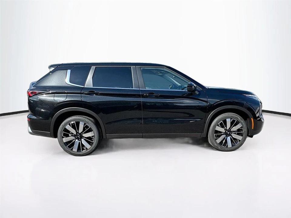 2026 Mitsubishi Outlander - Image 8 of 21