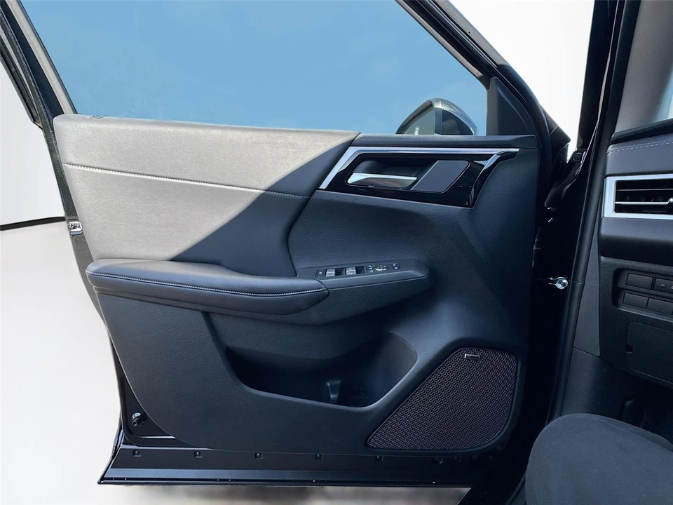 2026 Mitsubishi Outlander - Image 17 of 21