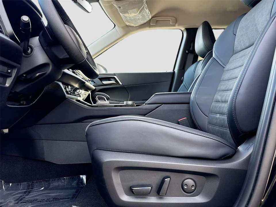 2026 Mitsubishi Outlander - Image 18 of 21