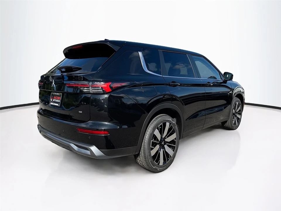 2026 Mitsubishi Outlander - Image 7 of 21