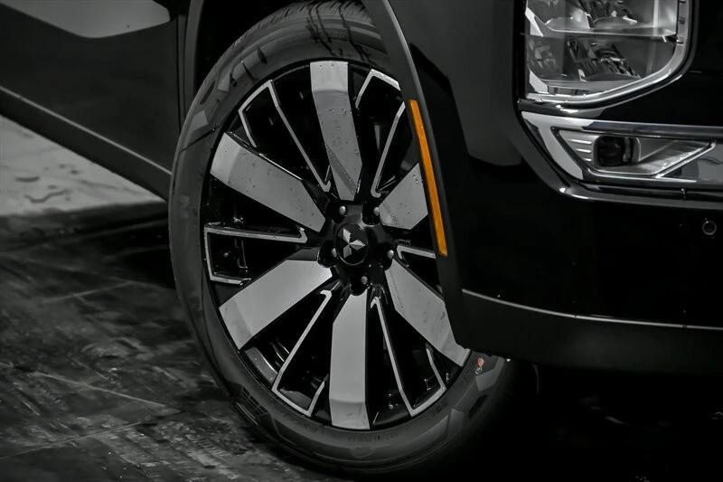 2026 Mitsubishi Outlander - Image 3 of 27