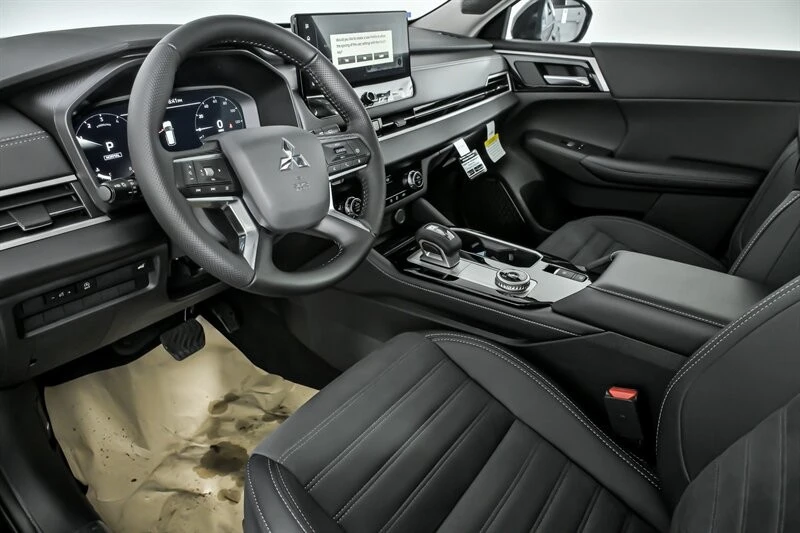 2026 Mitsubishi Outlander - Image 13 of 27