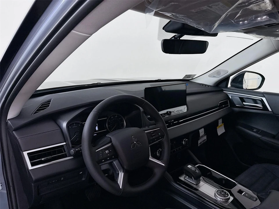 2026 Mitsubishi Outlander - Image 9 of 21