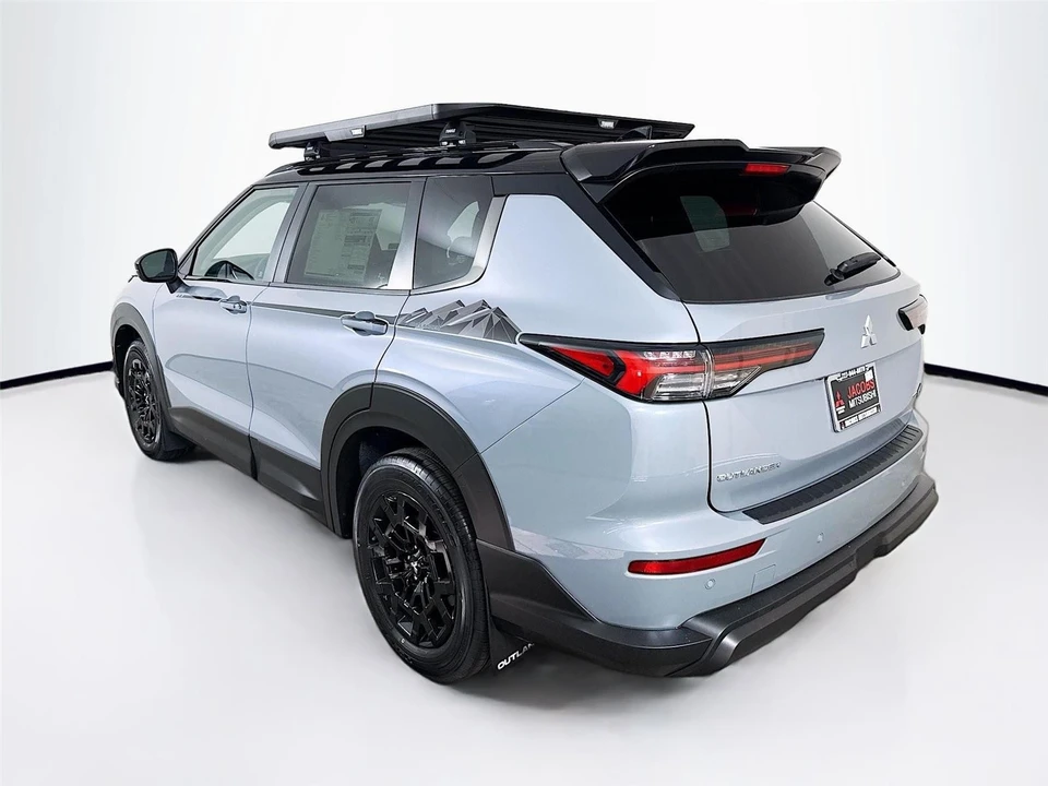 2026 Mitsubishi Outlander - Image 5 of 21