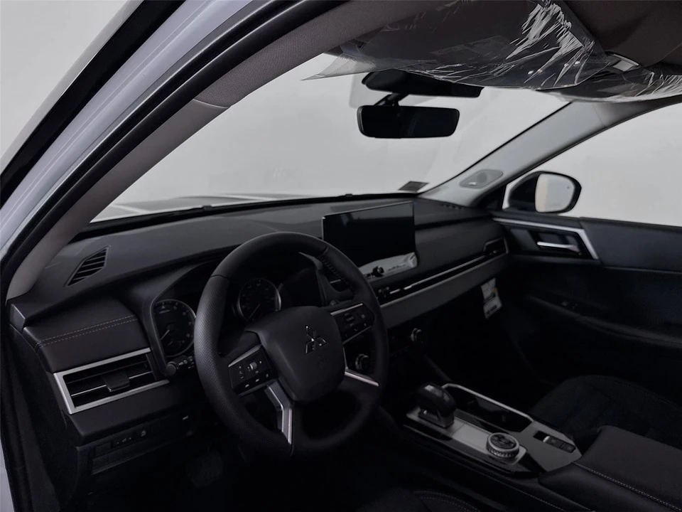 2026 Mitsubishi Outlander - Image 3 of 21