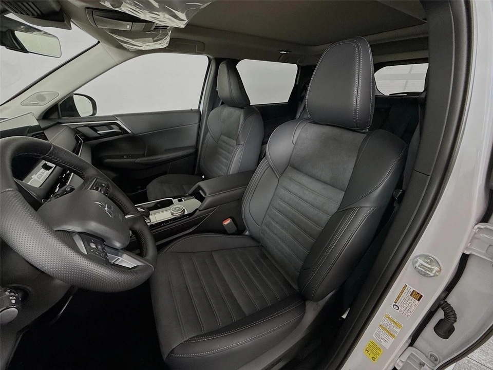 2026 Mitsubishi Outlander - Image 19 of 21