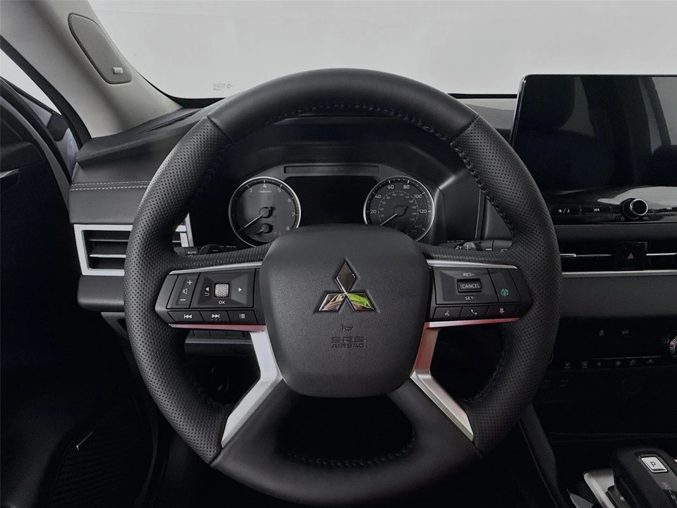 2026 Mitsubishi Outlander - Image 4 of 21