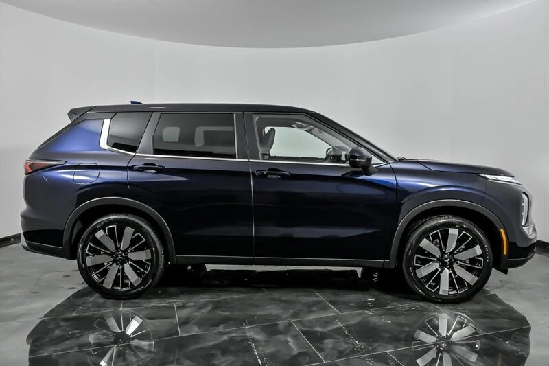 2026 Mitsubishi Outlander - Image 9 of 21