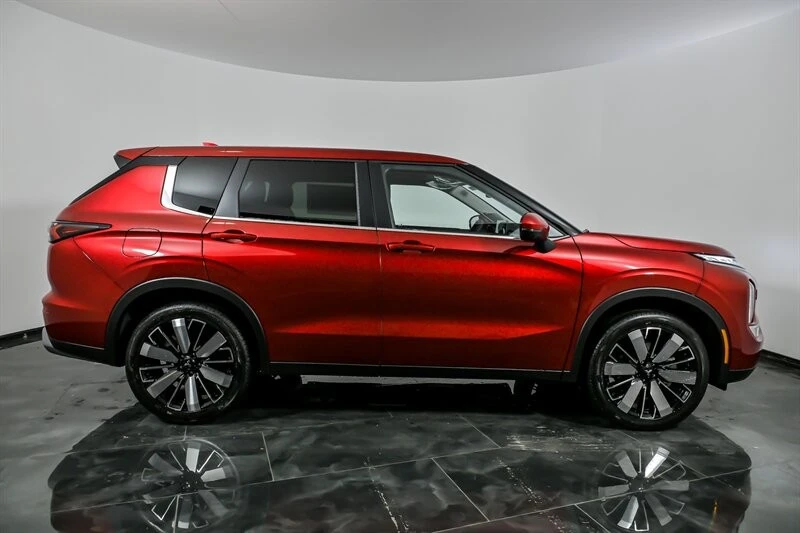 2026 Mitsubishi Outlander - Image 10 of 21