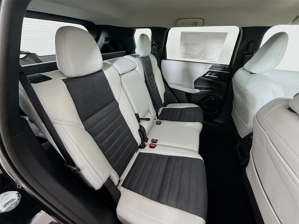 2026 Mitsubishi Outlander - Image 20 of 21