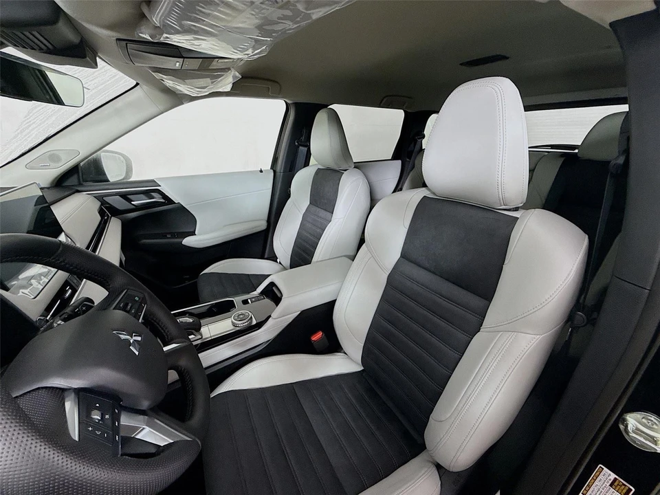 2026 Mitsubishi Outlander - Image 2 of 21