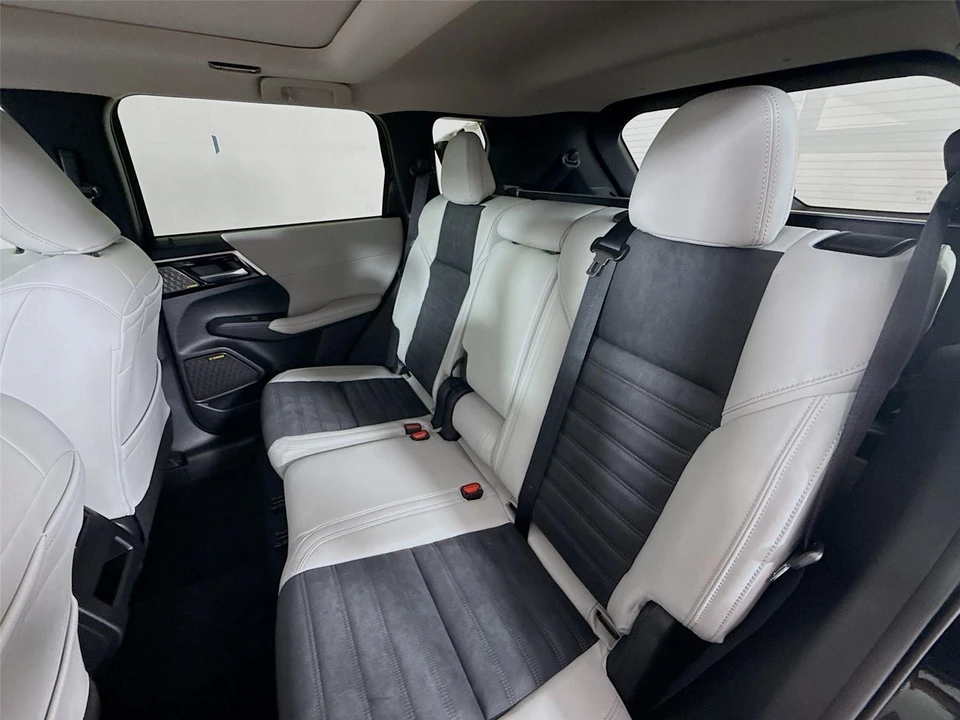 2026 Mitsubishi Outlander - Image 18 of 21