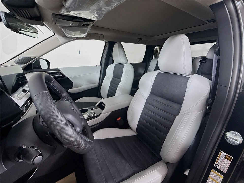 2026 Mitsubishi Outlander - Image 2 of 21