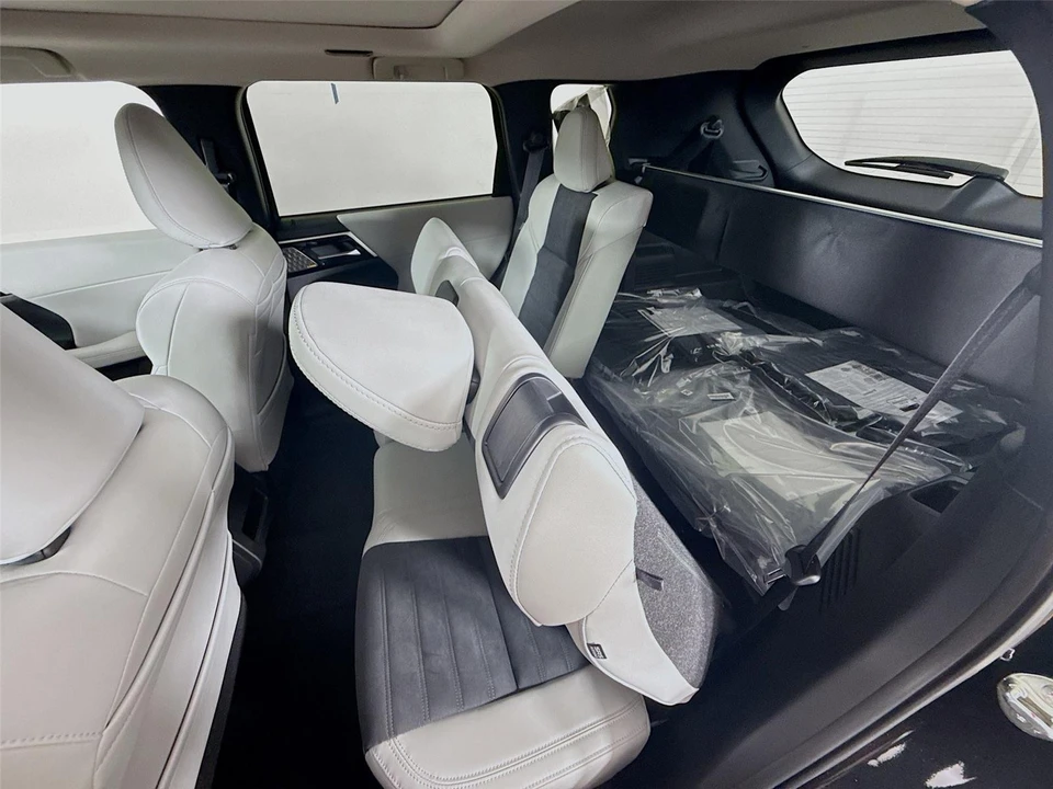 2026 Mitsubishi Outlander - Image 19 of 21