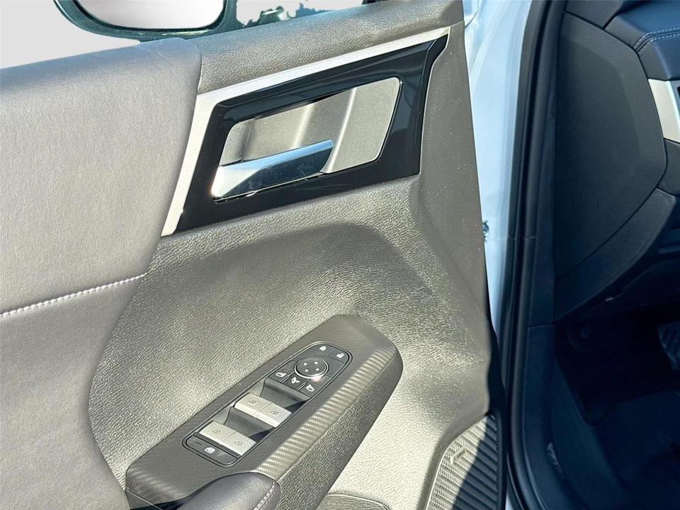 2026 Mitsubishi Outlander - Image 16 of 21