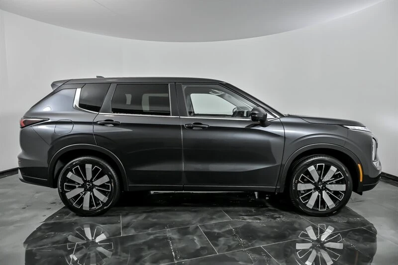 2026 Mitsubishi Outlander - Image 9 of 26