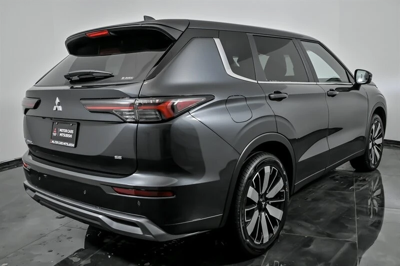 2026 Mitsubishi Outlander - Image 8 of 26