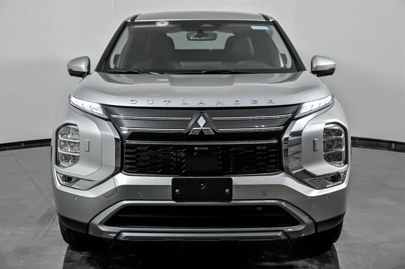 2026 Mitsubishi Outlander - Image 4 of 21