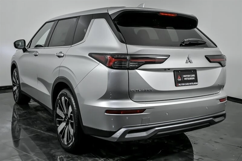 2026 Mitsubishi Outlander - Image 7 of 21