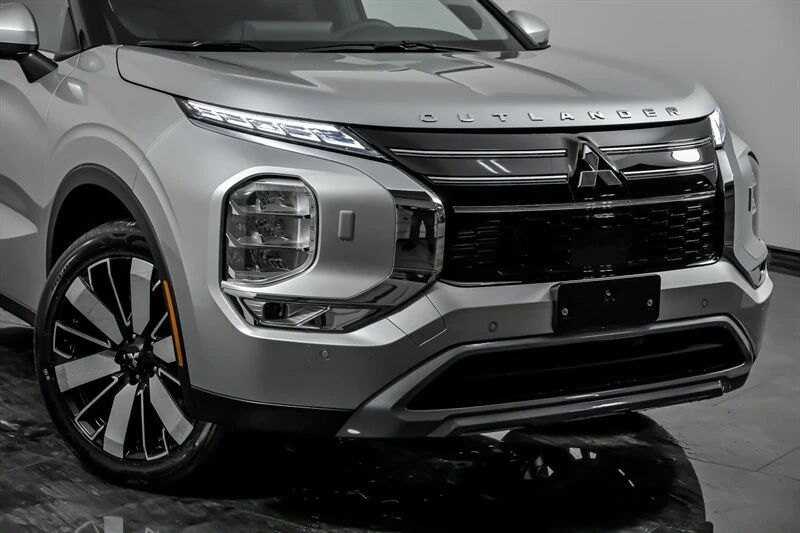 2026 Mitsubishi Outlander - Image 2 of 21