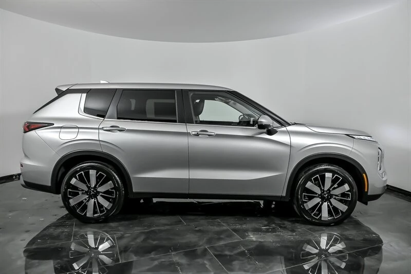 2026 Mitsubishi Outlander - Image 9 of 21