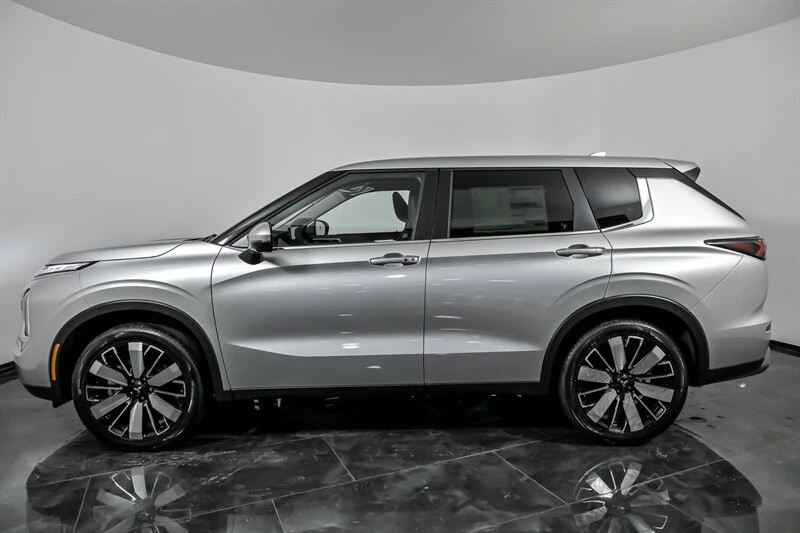 2026 Mitsubishi Outlander - Image 6 of 21