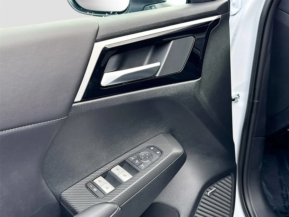 2026 Mitsubishi Outlander - Image 16 of 21