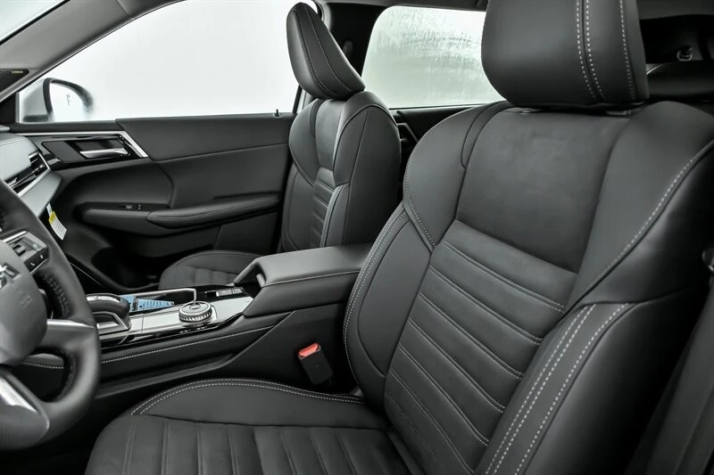 2026 Mitsubishi Outlander - Image 13 of 21