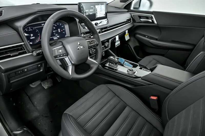 2026 Mitsubishi Outlander - Image 12 of 21