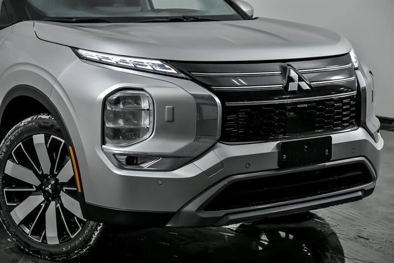 2026 Mitsubishi Outlander - Image 2 of 21