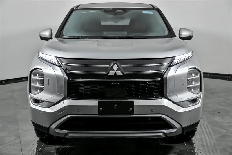 2026 Mitsubishi Outlander - Image 4 of 21