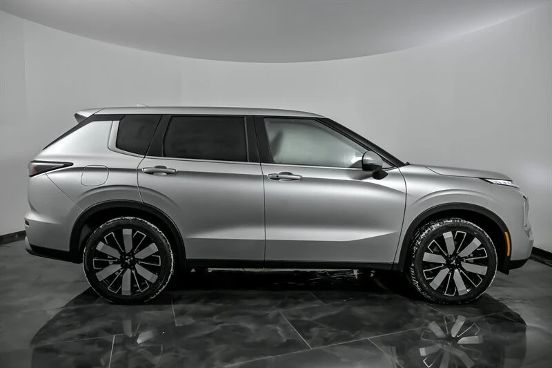 2026 Mitsubishi Outlander - Image 9 of 21