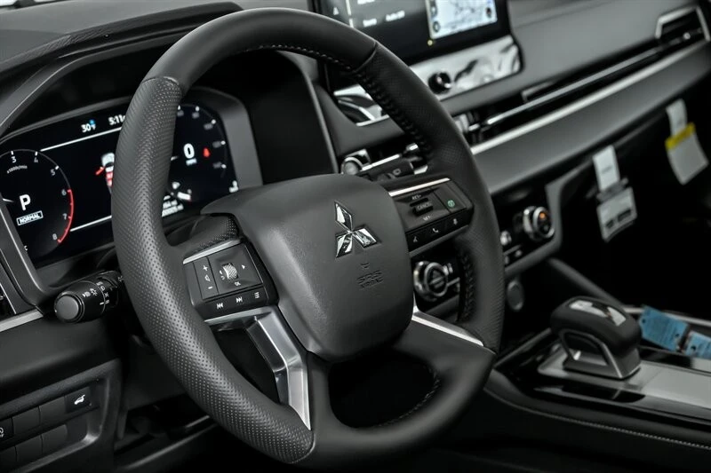 2026 Mitsubishi Outlander - Image 16 of 21