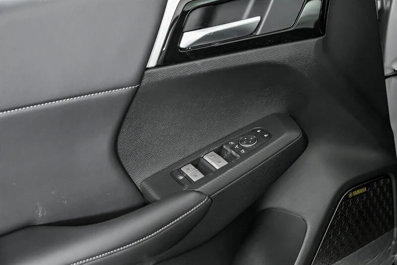 2026 Mitsubishi Outlander - Image 11 of 21