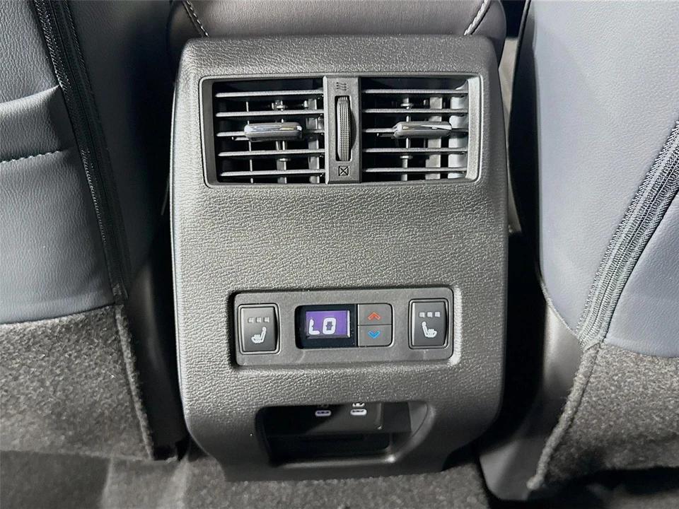 2026 Mitsubishi Outlander - Image 19 of 21
