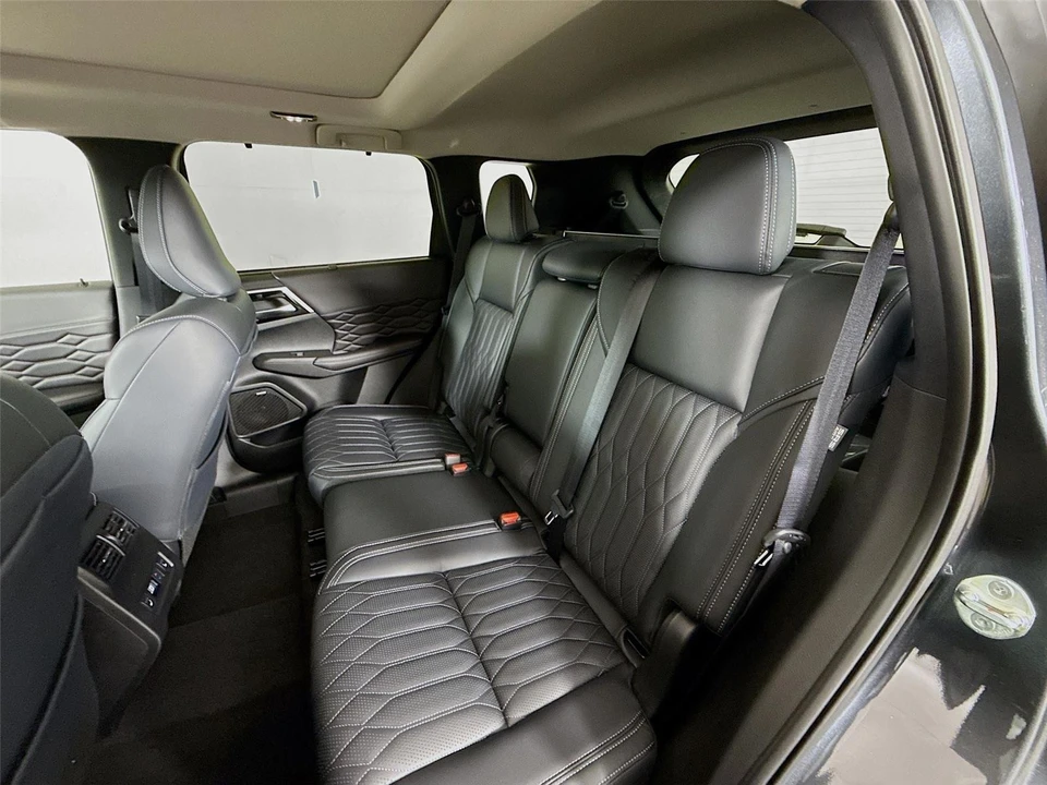 2026 Mitsubishi Outlander - Image 18 of 21