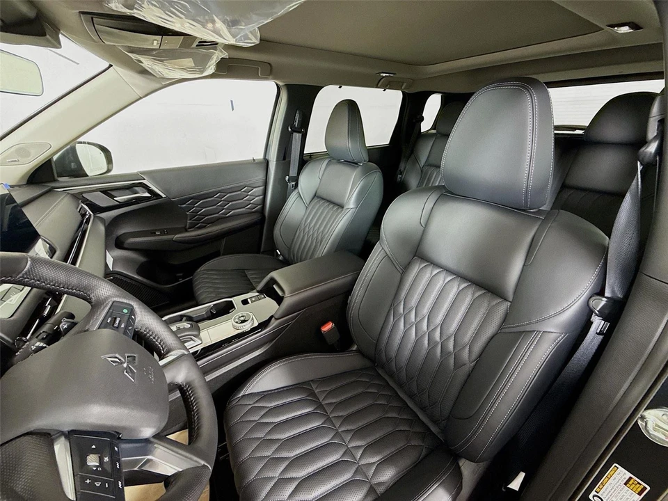 2026 Mitsubishi Outlander - Image 2 of 21